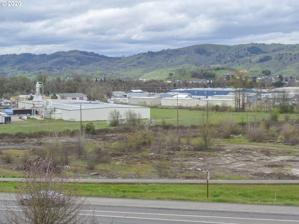 4553 Old Highway 99 S, Roseburg, OR 97471